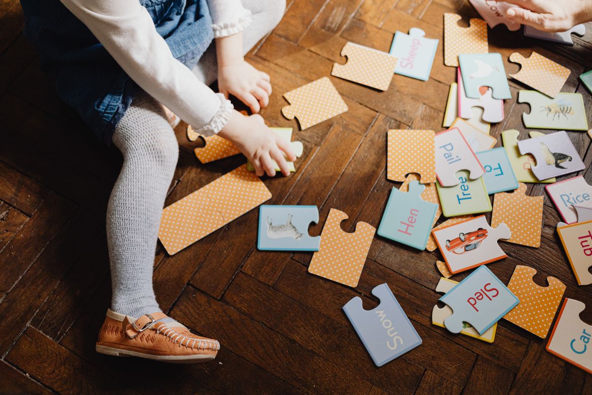 Puzzle silhouette en bois représentant des véhicules pour enfant de 2 ans